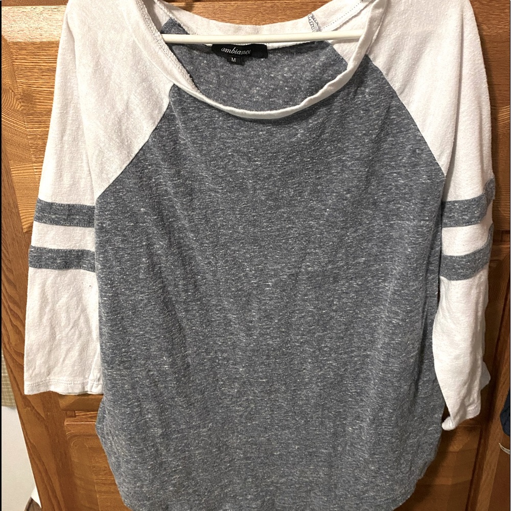 Middle sleeve shirt